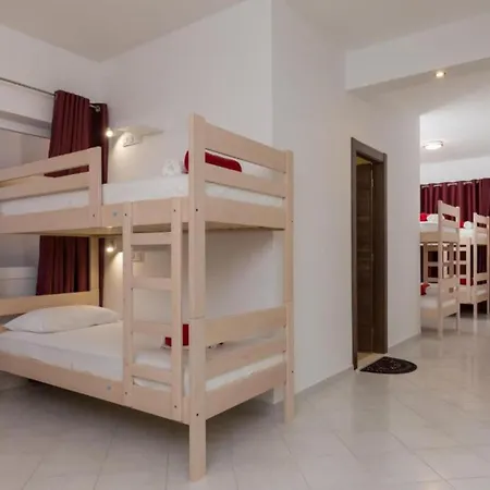 Free Bird - Bed In Five Bed Mixed 4 Vikendica