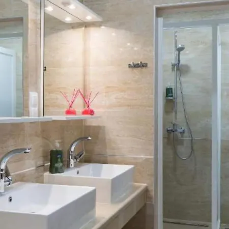 Free Bird - Bed In Five Bed Mixed 4 * Dubrovnik