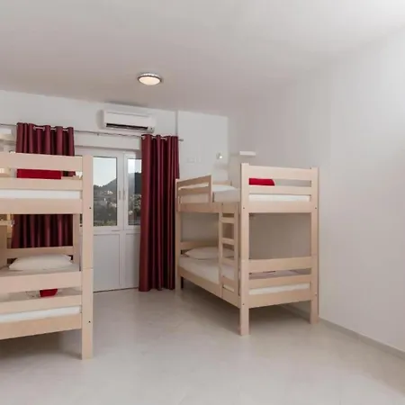 Free Bird - Bed In Five Bed Mixed 4 Vikendica